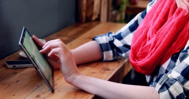 Woman using tablet and looking at window — Stock Video