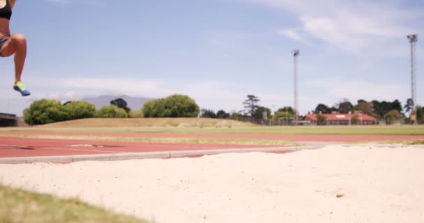 女运动员做跳远 — 图库视频影像