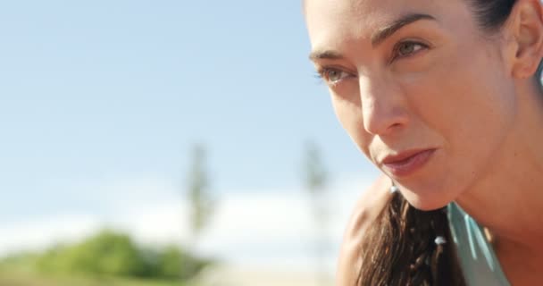 Retrato de atleta mujer — Vídeos de Stock