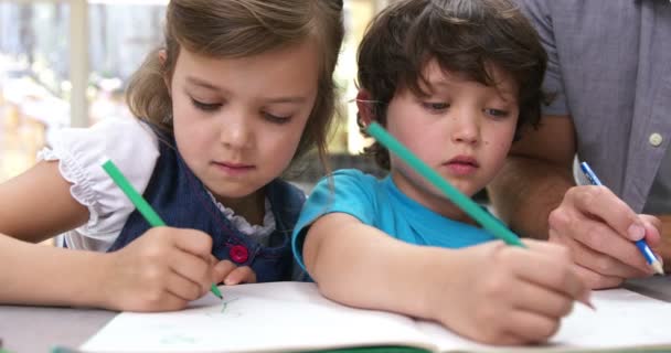 Hermano y hermana para colorear — Vídeos de Stock