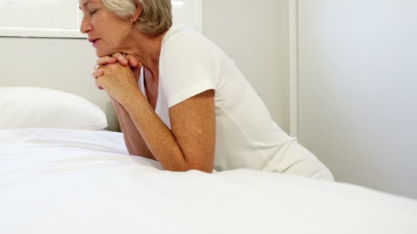 A senior woman is praying in her bedroom — Stock Video