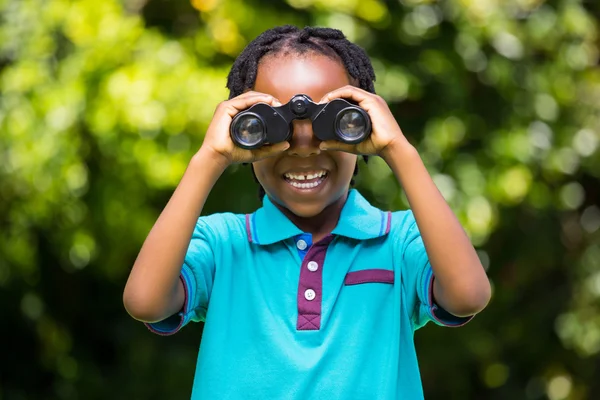 Smiling boy using magnifying glass — Stock Photo, Image