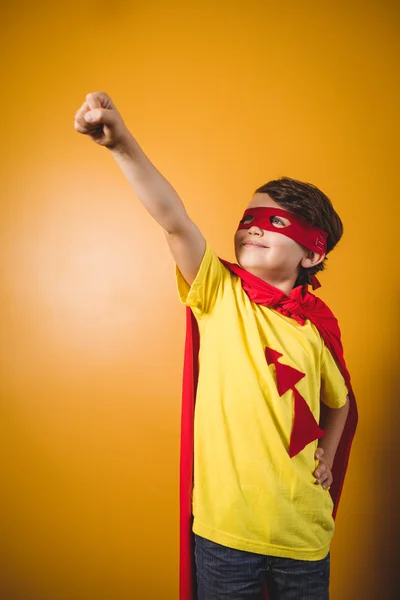 Chlapec, oblečený jako superhrdina — Stock fotografie