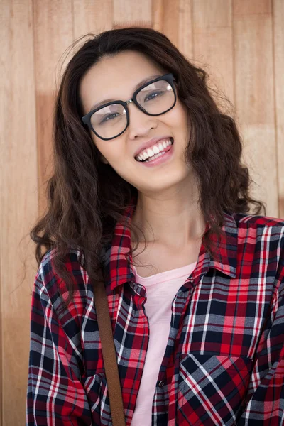 Sonriente hipster con gafas — Foto de Stock