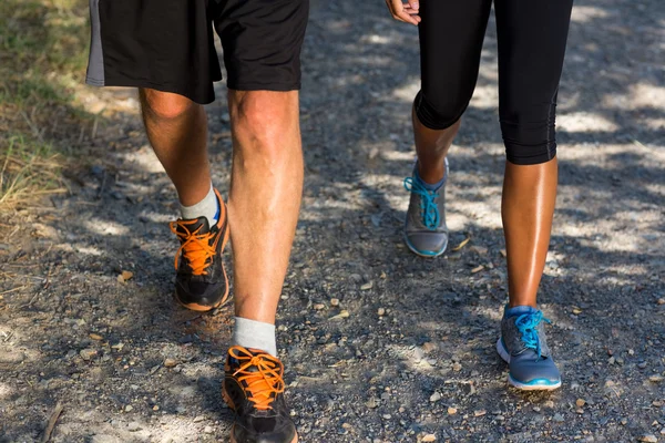 Närbild löpare ben promenader — Stockfoto