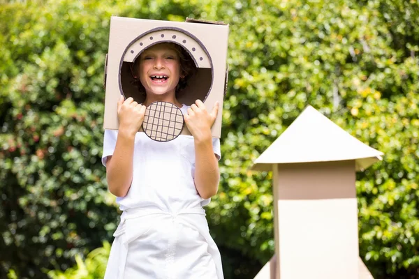 Una bambina sorride con il suo costume — Foto Stock