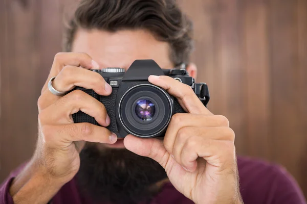 Hipster homem tirando foto — Fotografia de Stock