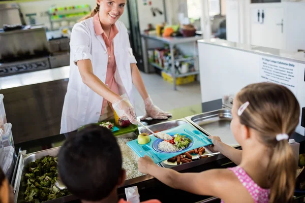 Cooker serving children — Stock Photo, Image