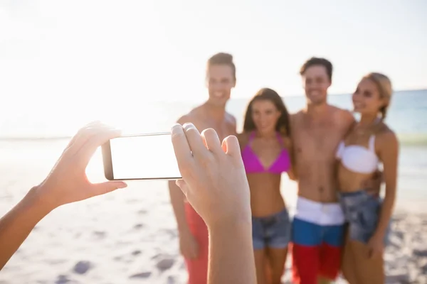 Friends taking a picture — Stock Photo, Image