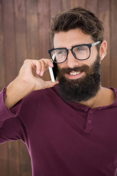 Hipster man ringer någon — Stockfoto