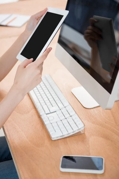 Someone is using a touch pad — Stock Photo, Image