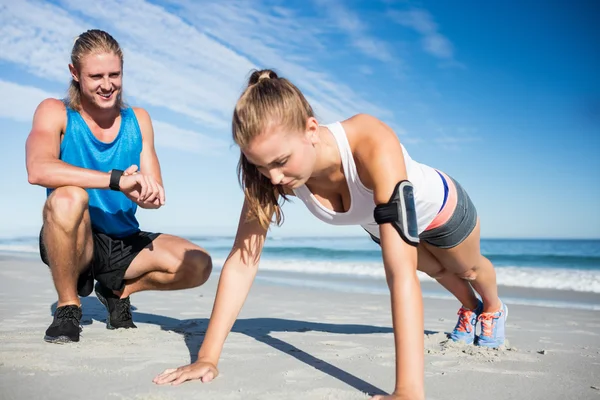 Vrouw met de plank — Stockfoto