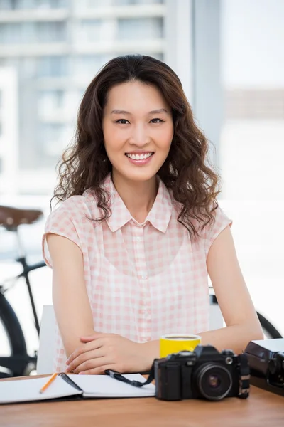 Hipster woman posing for the camera while sitting — Stock Photo, Image
