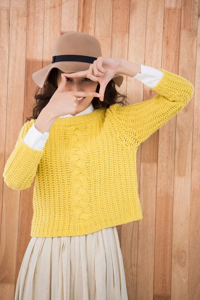 Hipster making a sign with her fingers — Stock Photo, Image