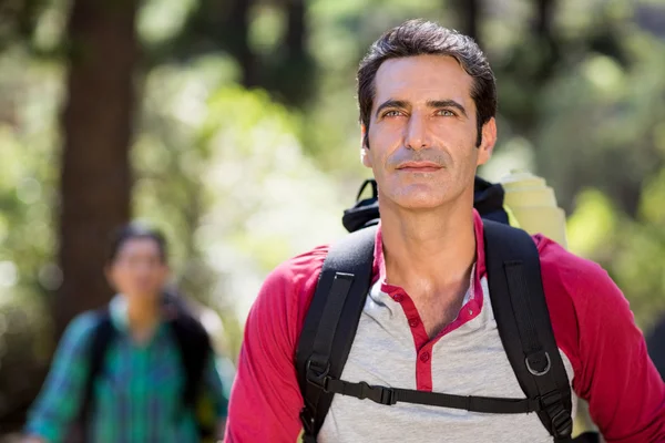 Retrato de homem caminhadas — Fotografia de Stock