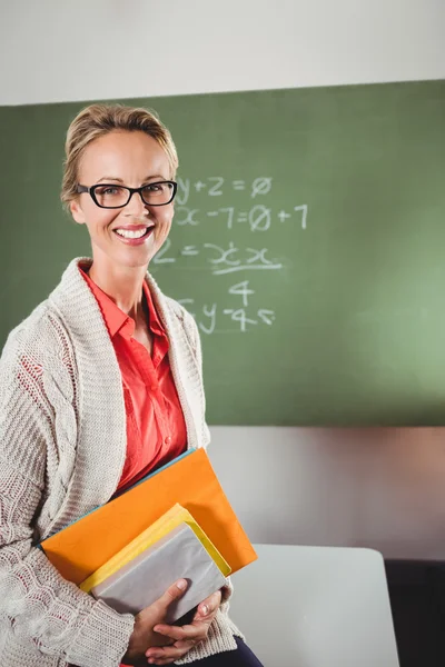 Profesora sosteniendo libros —  Fotos de Stock