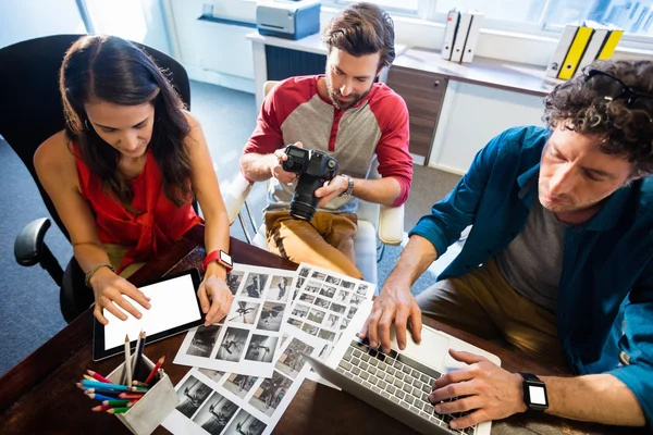 Colleagues working together — Stock Photo, Image
