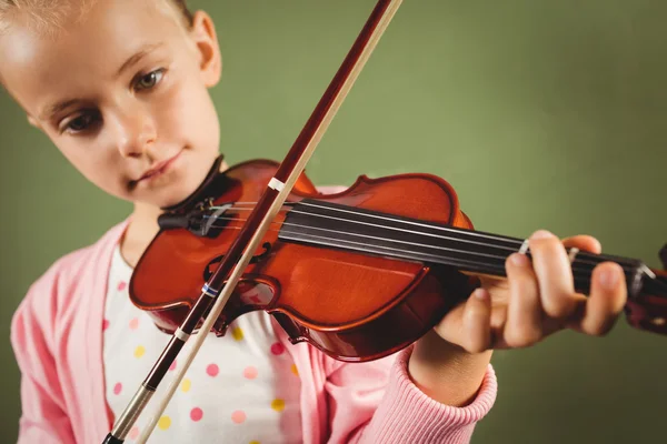 Menina tocando violino — Fotografia de Stock