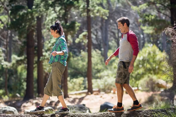 Couple smiling and walking with balance — Stock Photo, Image