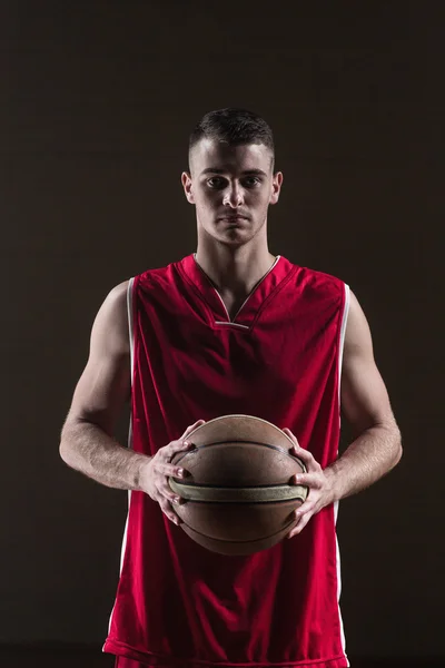 Potret pemain basket yang memegang bola — Stok Foto