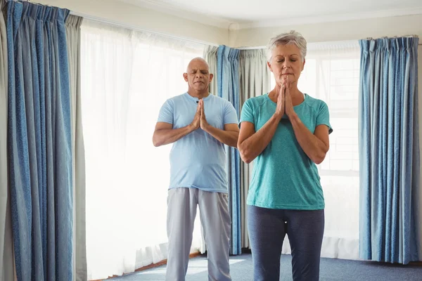 Retired woman and instructor relaxing — Stock Photo, Image