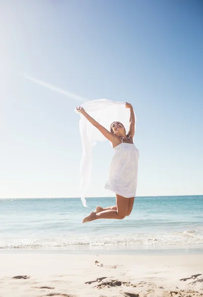 Donna felice in piedi — Foto Stock