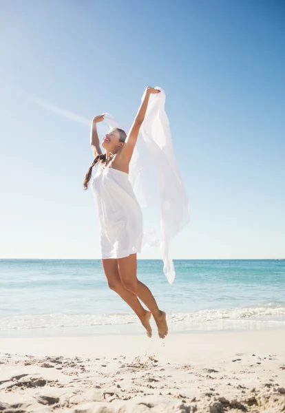 Mulher feliz de pé — Fotografia de Stock