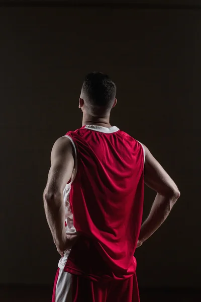 Retrato de jogador de basquete frente a parte de trás posando — Fotografia de Stock