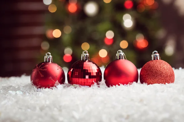 Imagen compuesta de adornos de Navidad alineados — Foto de Stock