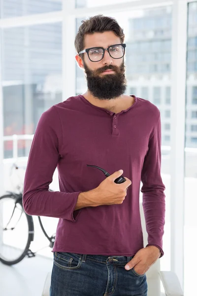 Hipster man poseren voor de camera — Stockfoto