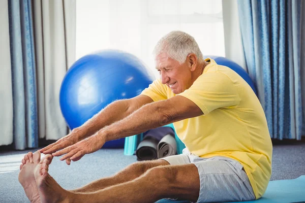 Side view of senior stretching arms — Stock Photo, Image