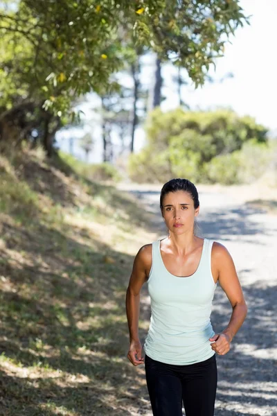 Vooraanzicht van vrouw joggen — Stockfoto