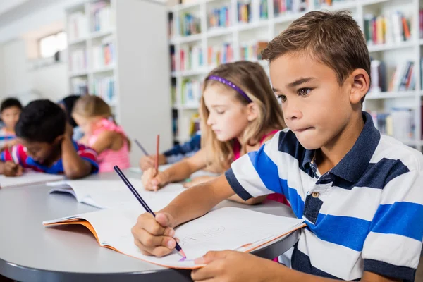 Side view of pupils drawing — Stock Photo, Image