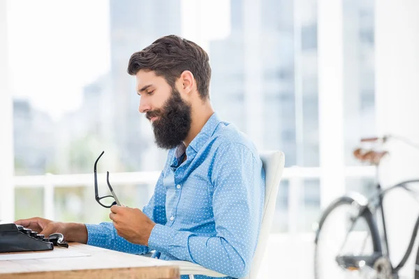 Hipster using type writer — Stock Photo, Image