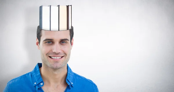 Handsome man smiling to the camera — Stock Photo, Image