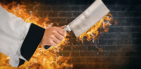 Mano del chef sosteniendo un cuchillo — Foto de Stock