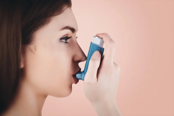 Portrait of an asthmatic woman — Stock Photo, Image