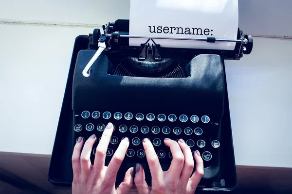 Nome utente: contro le donne che scrivono a mano sulla macchina da scrivere — Foto Stock