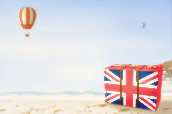 Imagen compuesta de la gran maleta de bandera británica —  Fotos de Stock