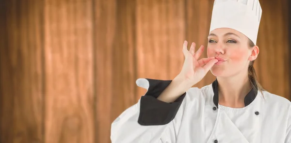 Retrato de una mujer chef satisfaciendo — Foto de Stock