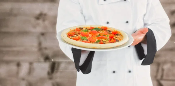 Close up on a chef presenting a pizza — Stock Photo, Image