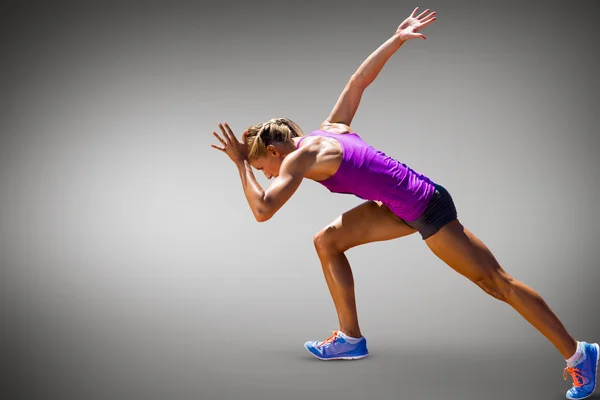 Athletin bereitet sich auf den Lauf vor — Stockfoto