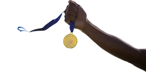 Рука держит золотую медаль — стоковое фото