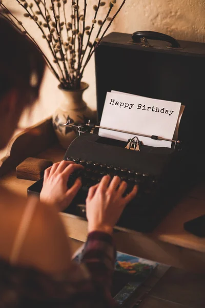 Woman is using a writing machine — Stock Photo, Image