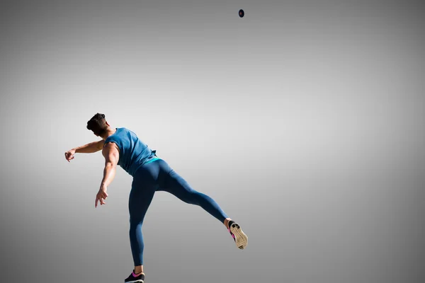 Man throwing discus — Stock Photo, Image