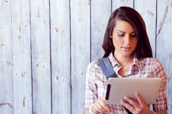 Estudiante usando una tableta — Foto de Stock