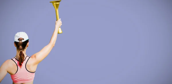 Sportswoman는 잔을 높이 — 스톡 사진