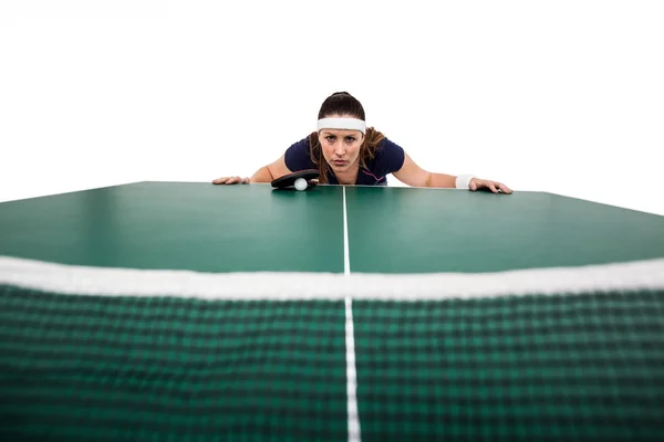 Atleta apoyado en mesa dura — Foto de Stock