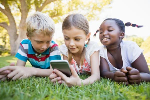 Kids using technology — Stock Photo, Image