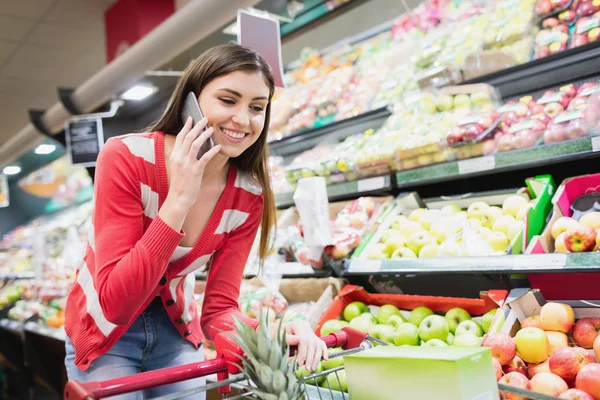 Woman smiling and calling — Stock Photo, Image